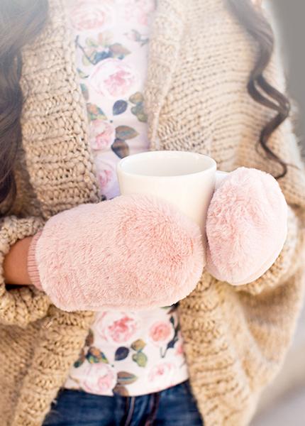Isla Fur Mittens in Blush