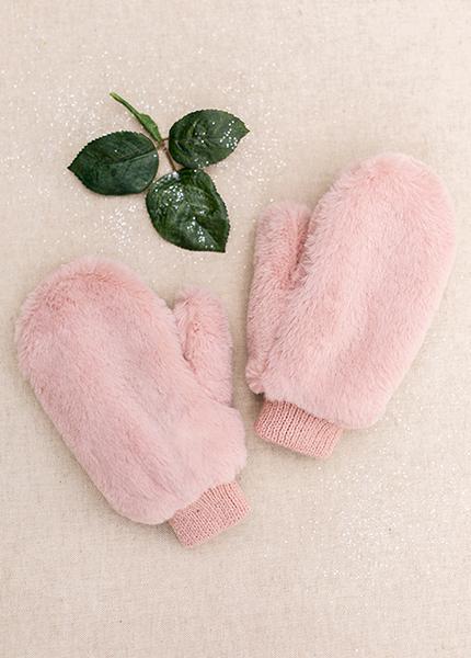 Isla Fur Mittens in Blush