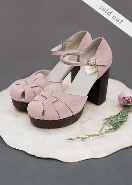 Women's Carmen in Blush Size 6.5