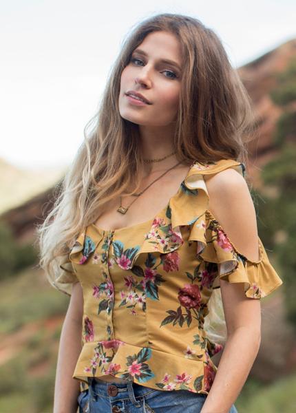 Carmen Top in Ochre