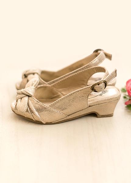 Claire Heel in Gold