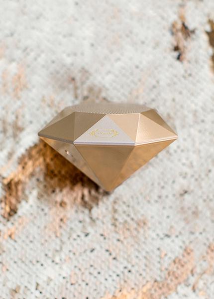 Diamond Speaker in Gold