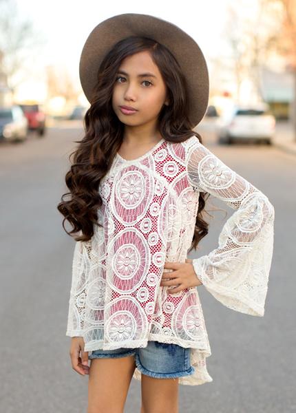 Elory Top in Red and Cream 