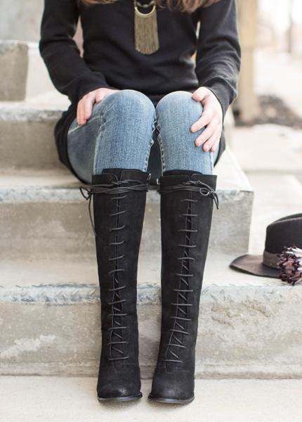 Elody in Black