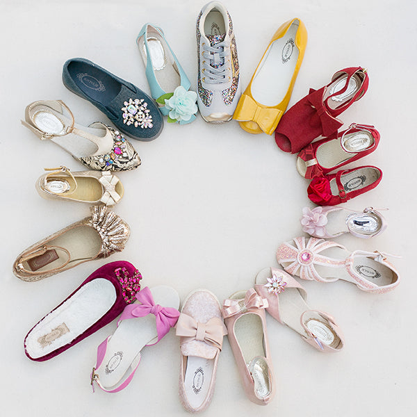Sample Box -- Girl's Shoes -- 4 Pairs