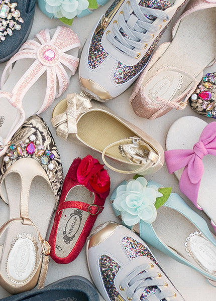 Sample Box -- Girl's Shoes -- 4 Pairs