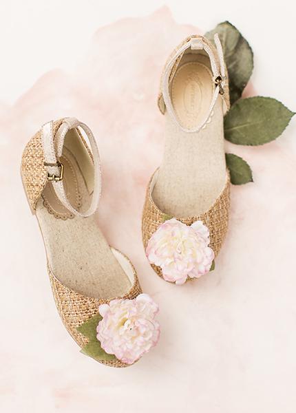 Hailey Flat in Raffia