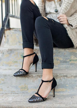 Levanna in Black