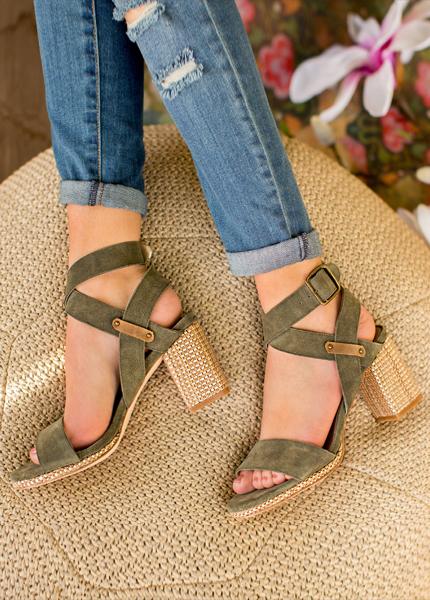 Liora Heel in Hunter 