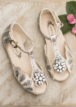 Mari Flat in Silver