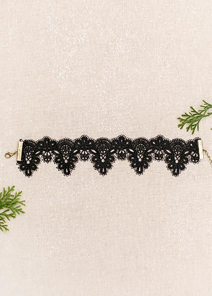 Melina Choker in Black