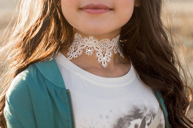 Melina Choker in Cream