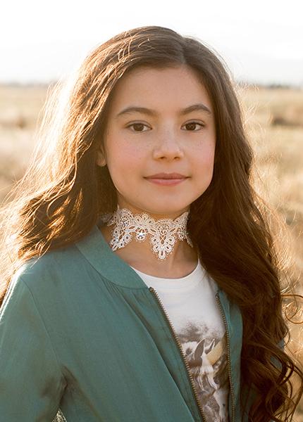 Melina Choker in Cream
