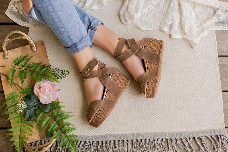 Odette Platform in Espresso