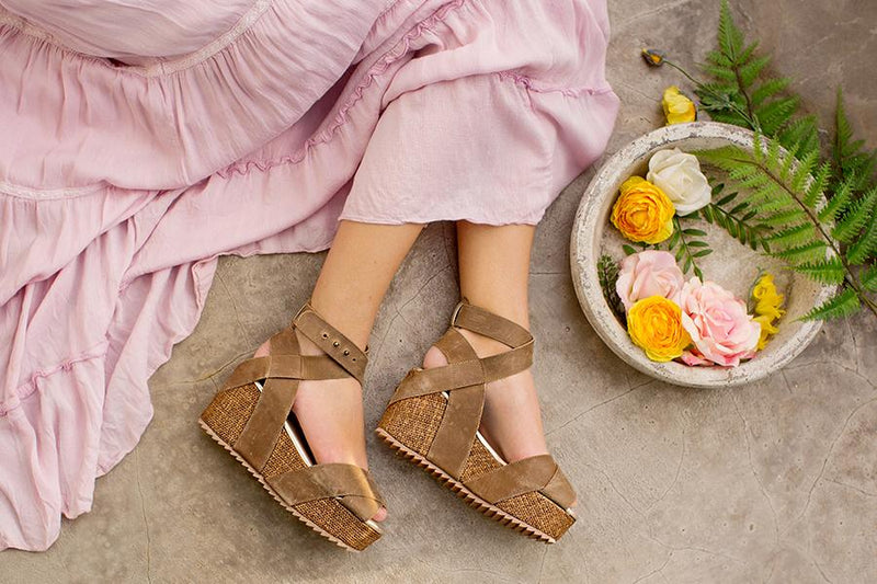 Odette Platform in Espresso