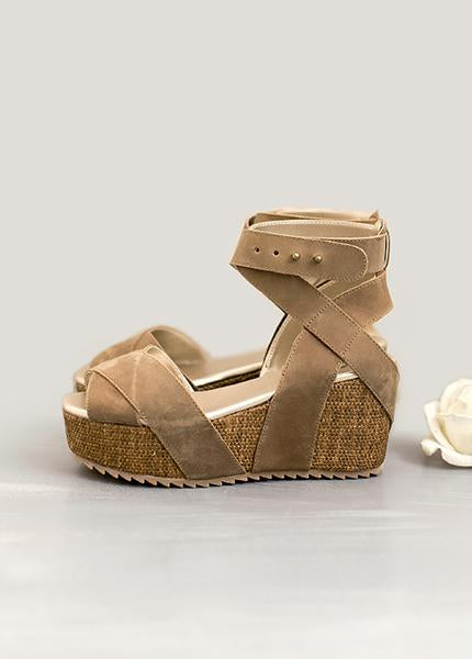 Odette Platform in Espresso