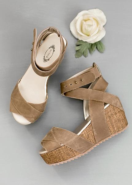 Odette Platform in Espresso