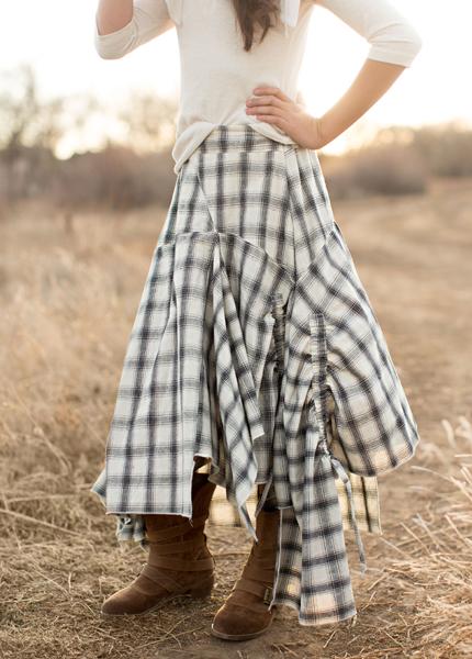 Perri Skirt in Black and White