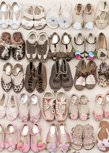 Sample Box -- Girl's Shoes -- 4 Pairs